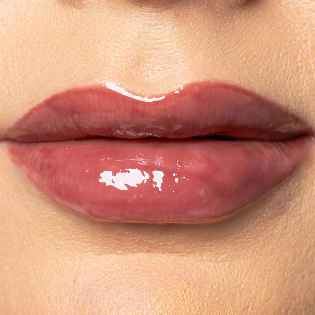 Lip Glaze Serum model swatch