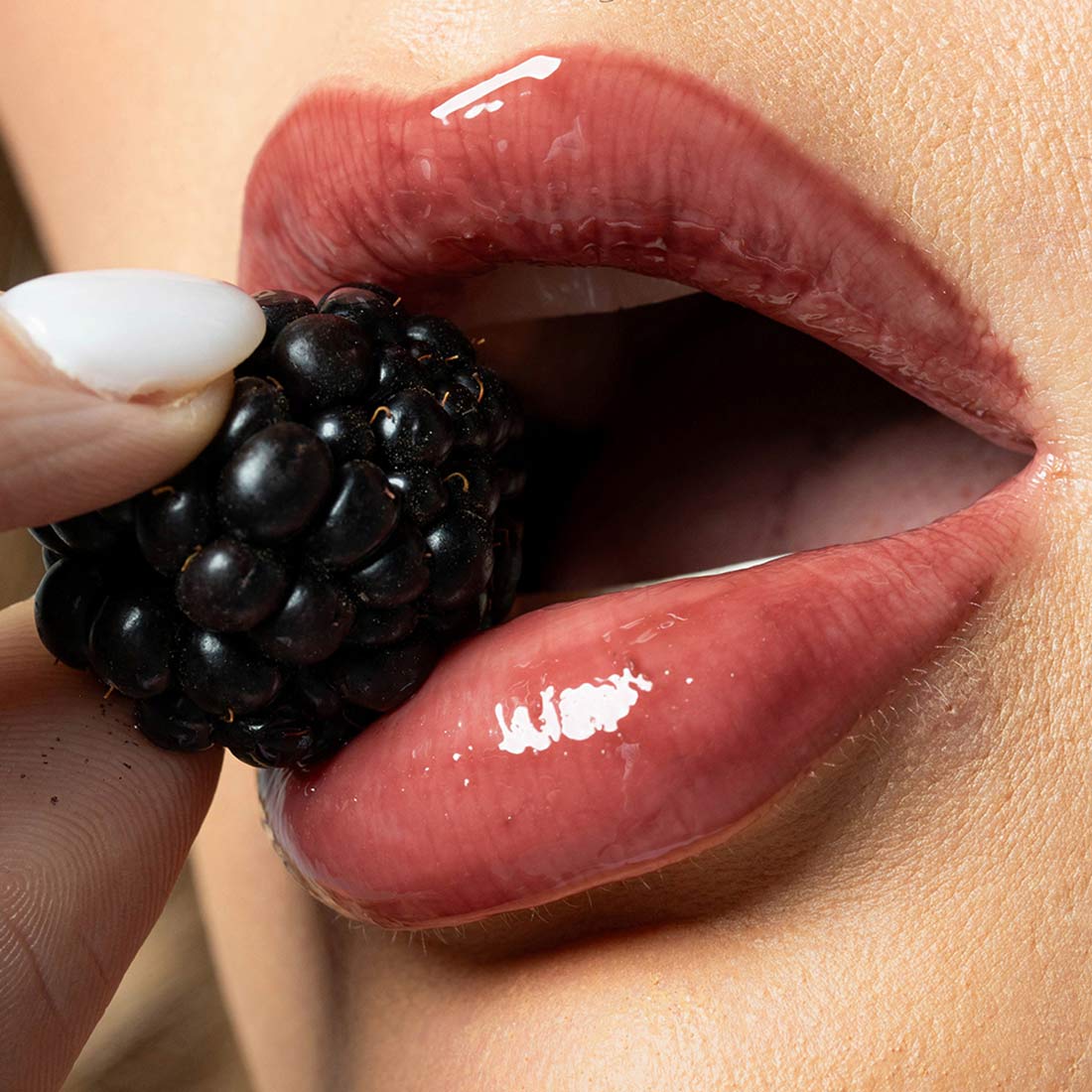 Lip Glaze Serum product still