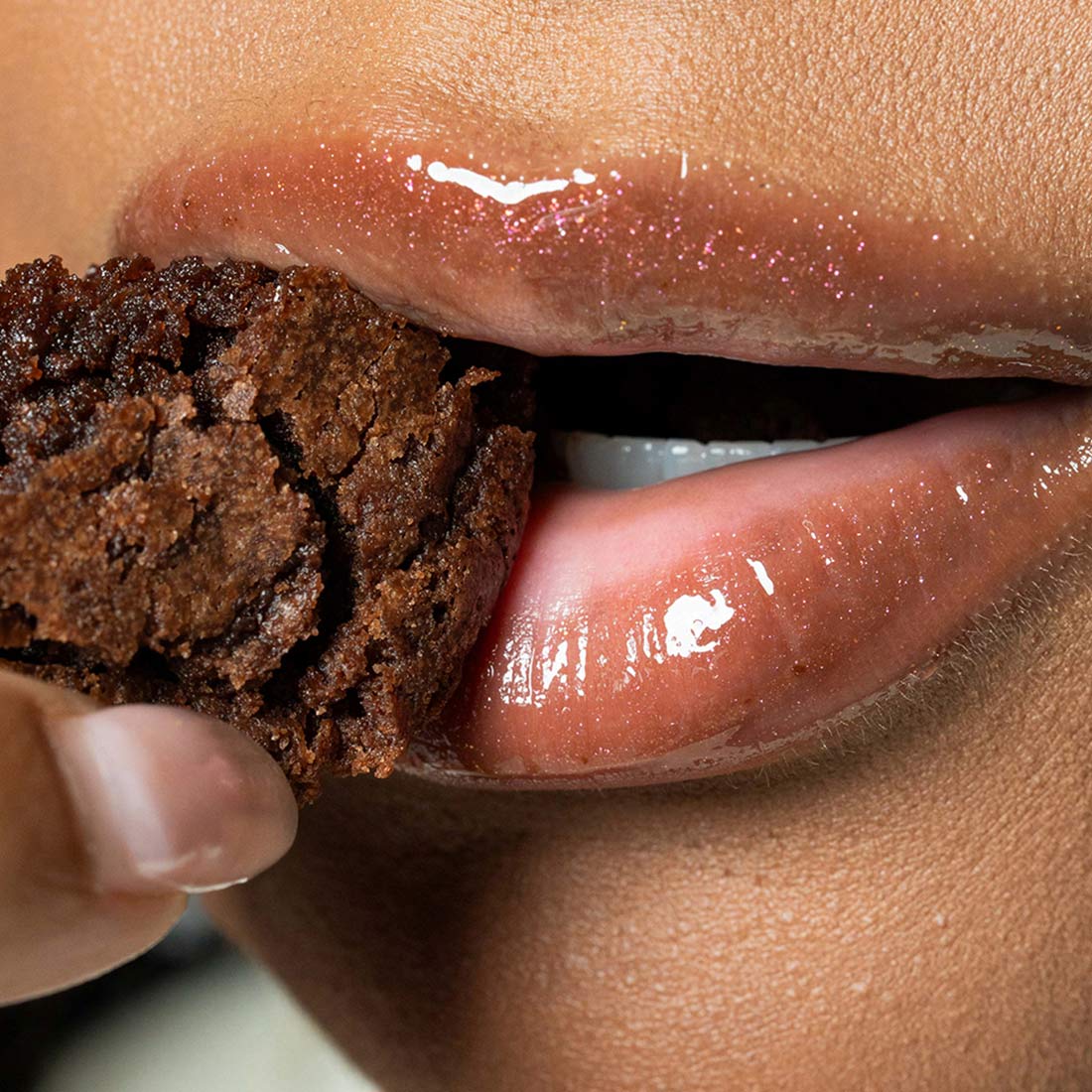 Lip Glaze Serum product still