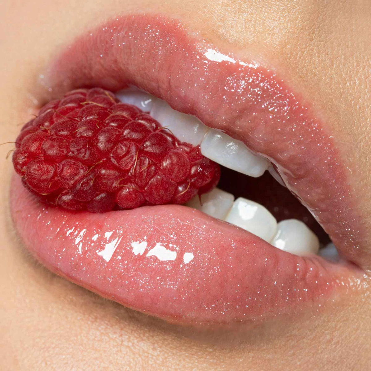 Lip Glaze Serum on lips
