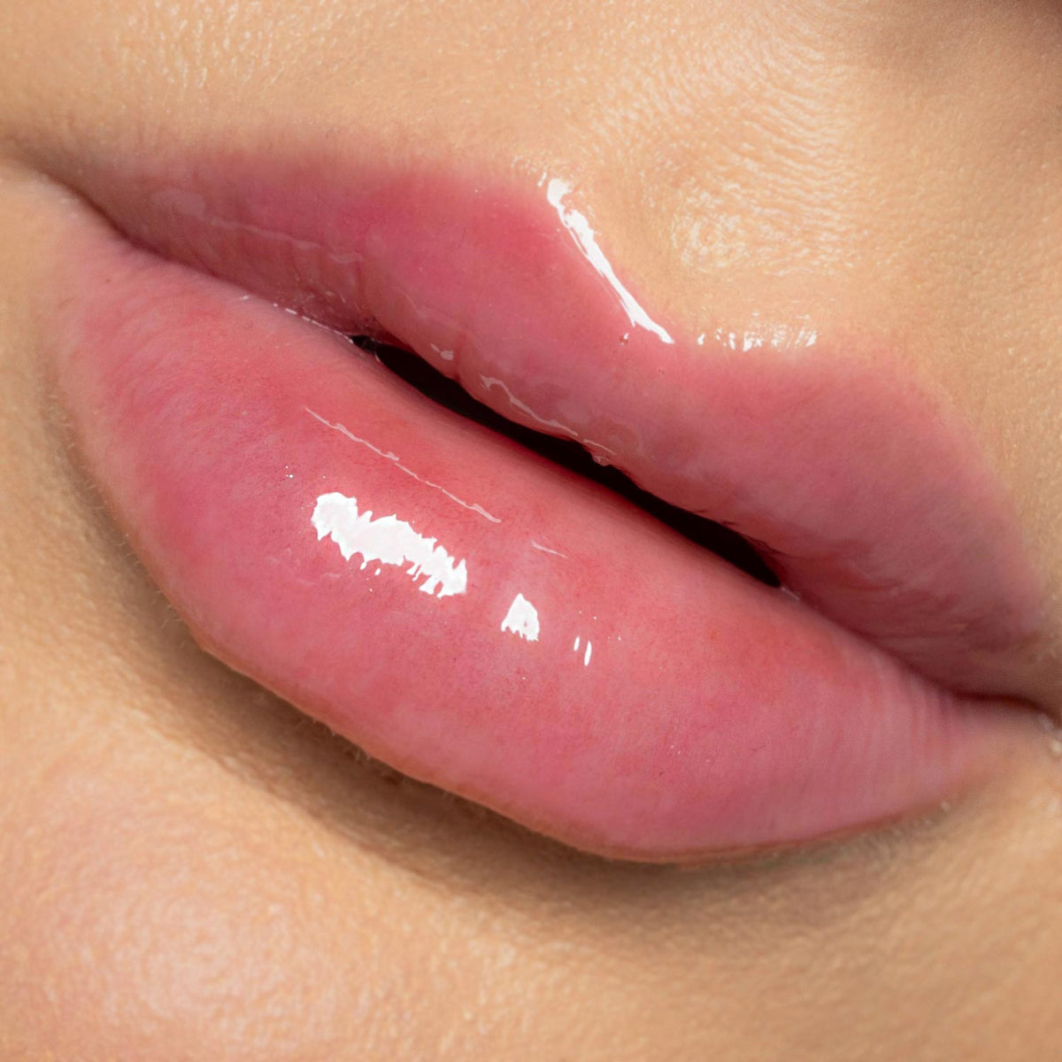 Lip Glaze Serum on lips